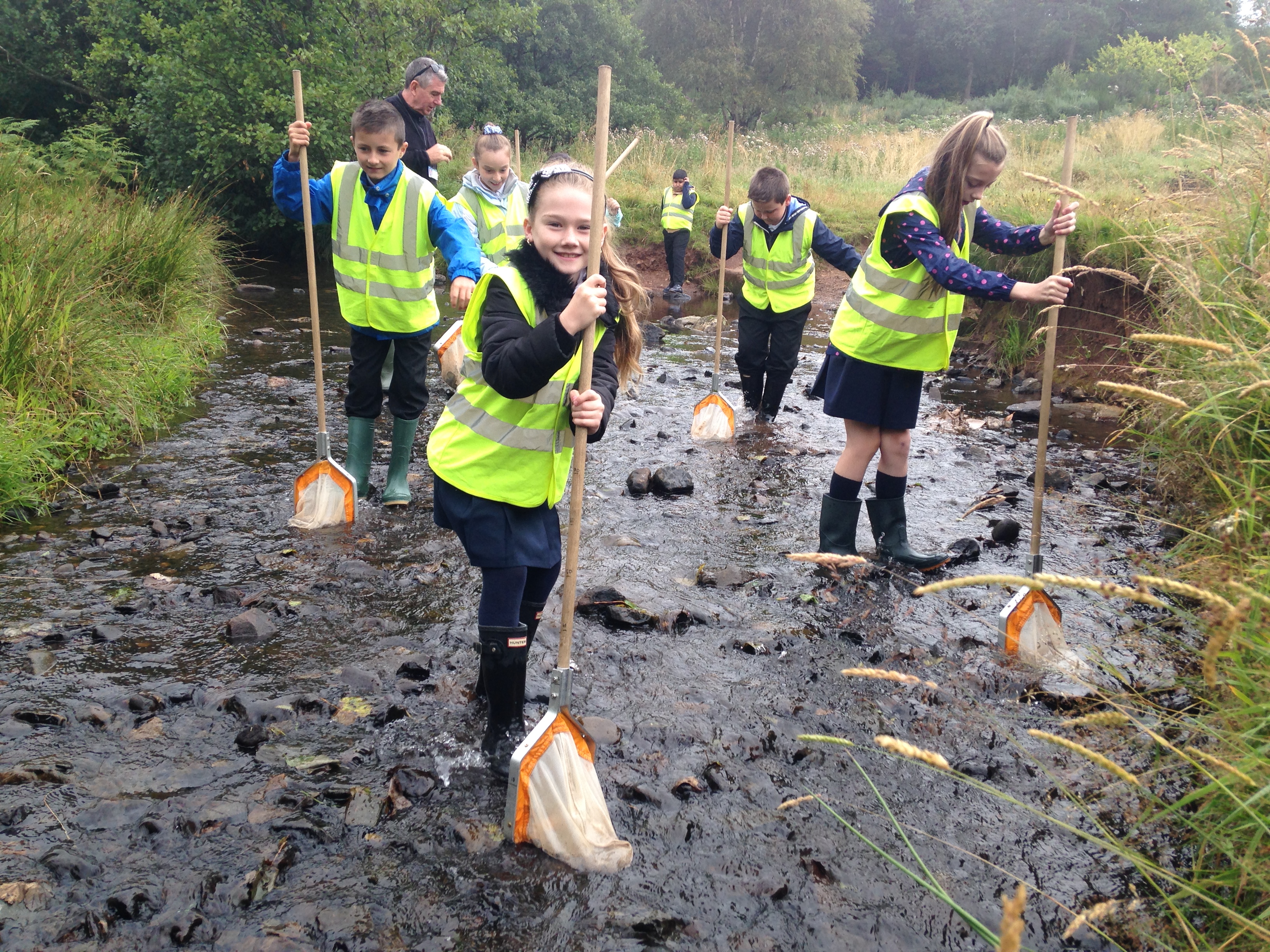 St Clare's P6a kick-sampling Cochno Burn